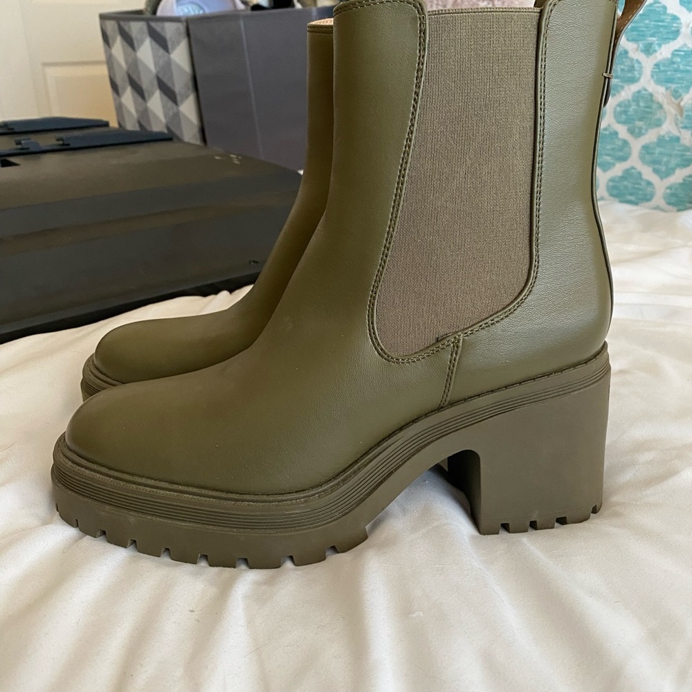 Sam & Libby Green Heeled Boots with Chunky Sole